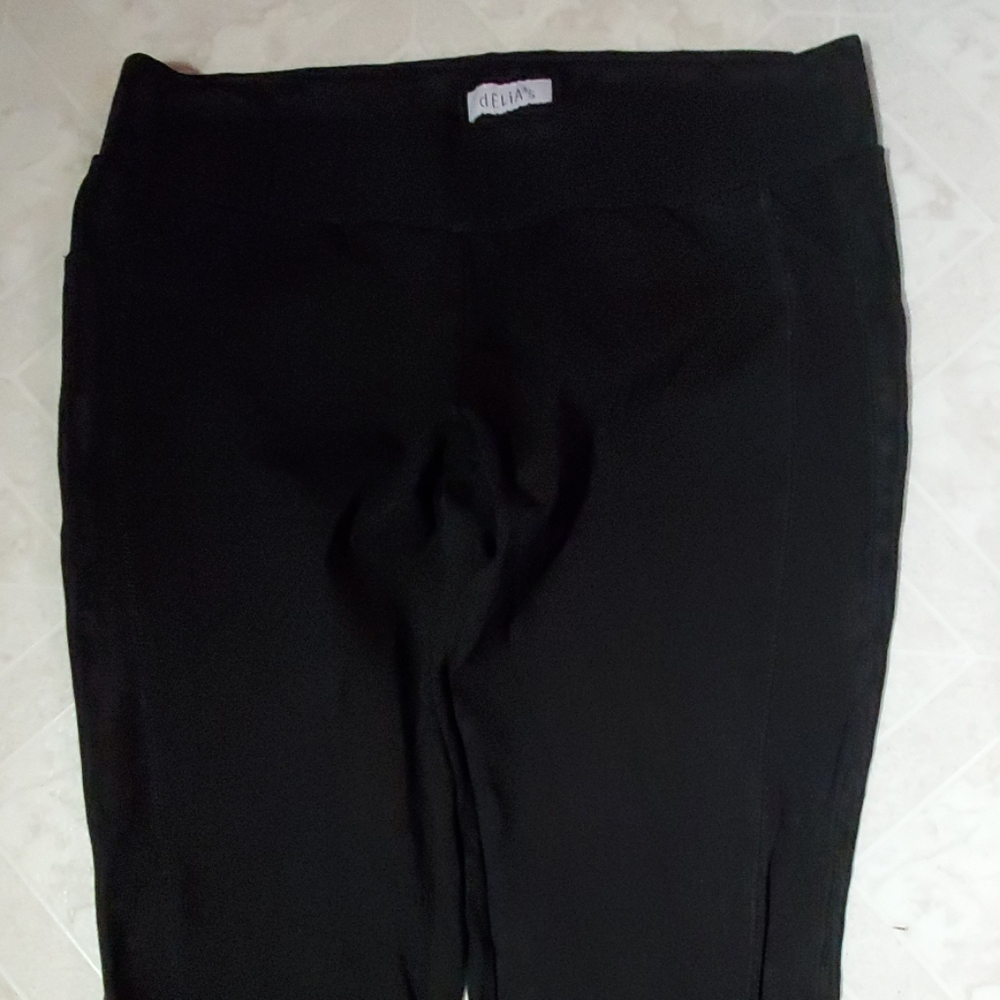 Delia's black leggings